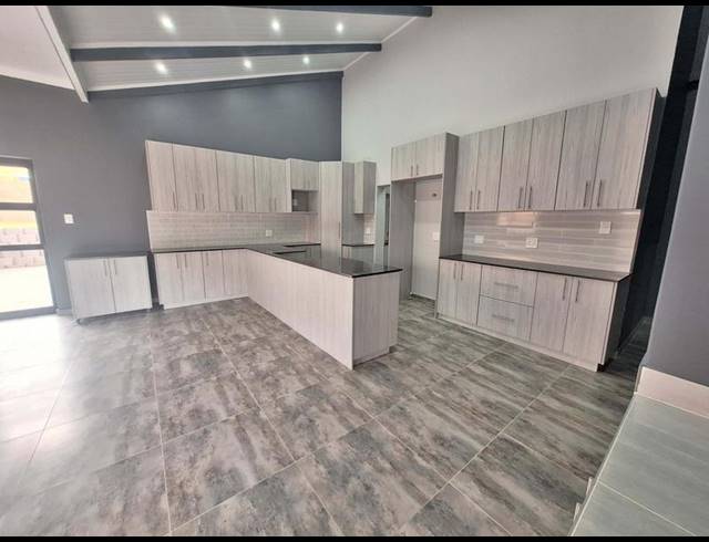 3 BEDROOM TOWNHOUSE FOR SALE IN ISLAND VIEW